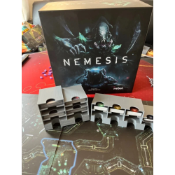 Nemesis :  support pour cartes sur la table de jeu