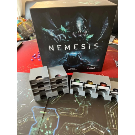 Nemesis :  support pour cartes sur la table de jeu